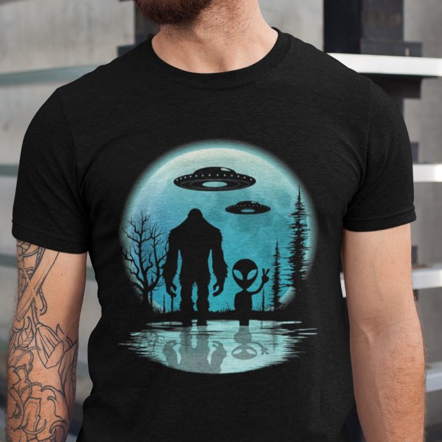 Bigfoot Alien UFO T-Shirt Verschwörungstheorie (Von Creator hochgeladen)