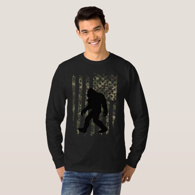 Bigfoot American Flag Camouflaged Patriotic T-Shirt (Vorne ganz)