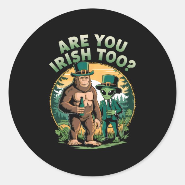 Bigfoot and Alien Drinking Beer Funny St Patricks Runder Aufkleber (Vorderseite)
