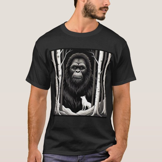 Bigfoot and White Wolf im Birchwald T-Shirt (Vorderseite)