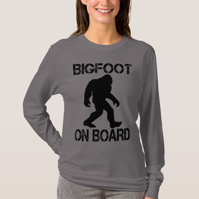 Bigfoot auf Board Funny Bigfoot T-Shirt (Vorderseite)