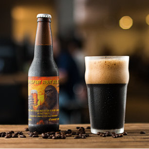 Bigfoot beim Biertrinken bei Sonnenuntergang anpas Bierflaschenetikett