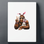 Bigfoot Bunny Funny Easter Day Sasquatch T-Shirt Fotoplatte<br><div class="desc">Bigfoot Bunny Funny Easter Day Sasquatch T-Shirt</div>