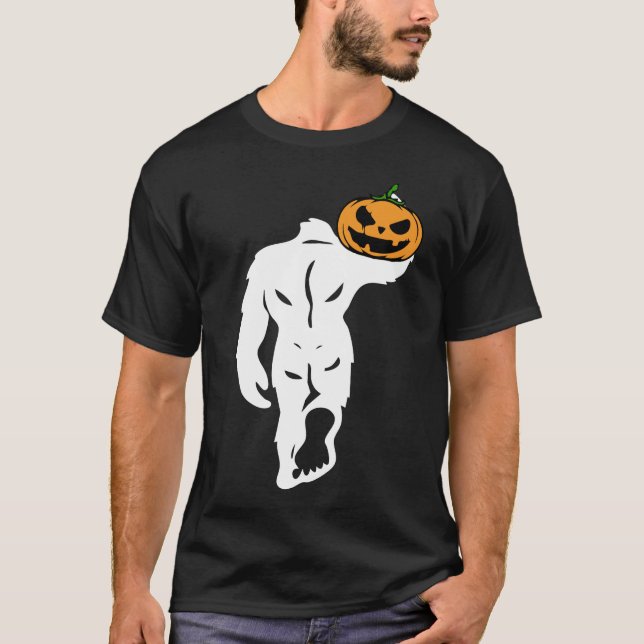 Bigfoot Carried Pumpkin Funny Halloween Costume T-Shirt (Vorderseite)