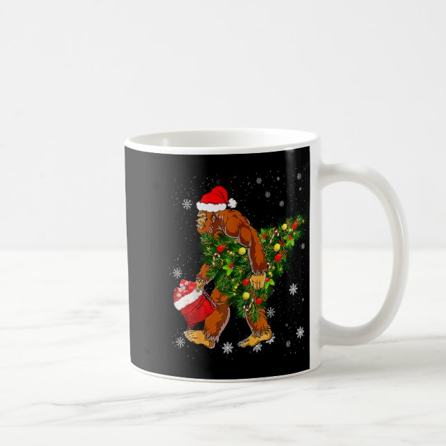 Bigfoot Carrying Christmas Tree Sasquatch Believer Kaffeetasse (Rechts)