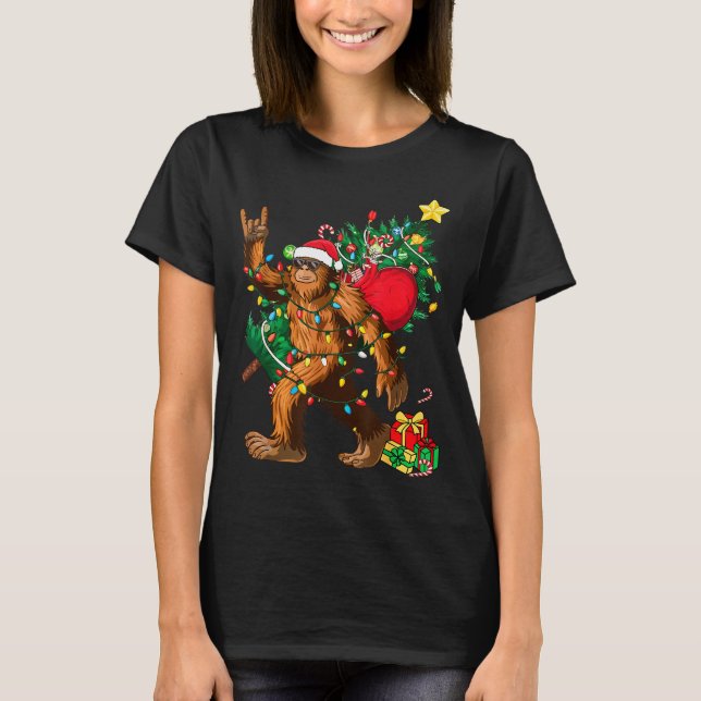 Bigfoot Christmas Tree Lights Xmas Boys Men Sasqua T-Shirt (Vorderseite)