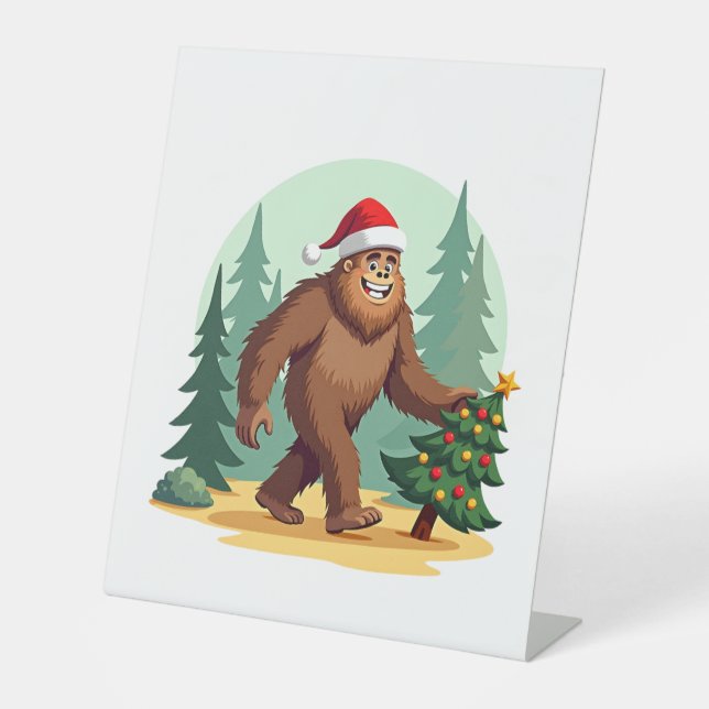 Bigfoot Christmas Tree Santa Hat (3) Sockelschild (Vorderseite)
