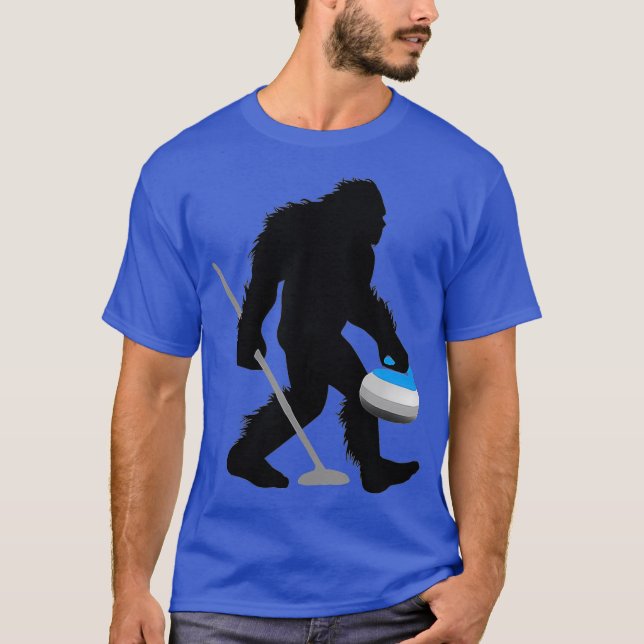 Bigfoot Curling Cryptid Sweeper Sasquatch Curler T-Shirt (Vorderseite)