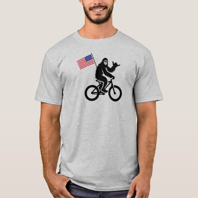 Bigfoot Cycling American Flag T-Shirt (Vorderseite)