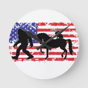 Bigfoot, Einhorn und Jackalope in der amerikanisch Runde Wanduhr