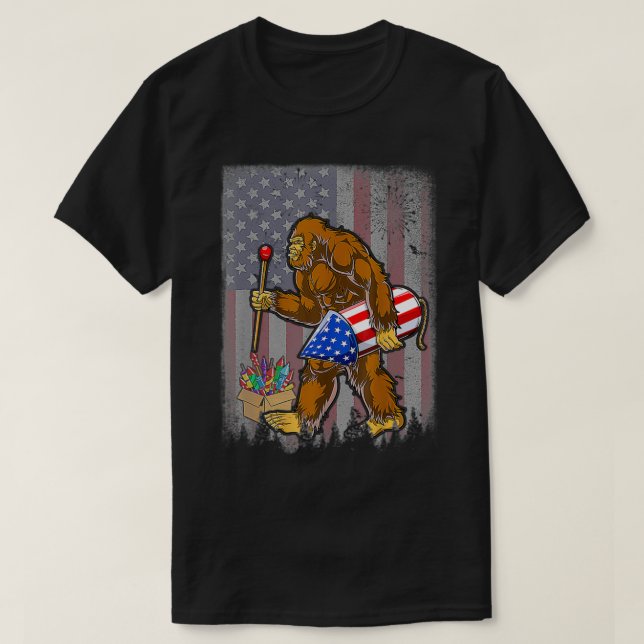 Bigfoot Fireworks 4th Of July Funny Boys Men Sasqu T-Shirt (Design vorne)