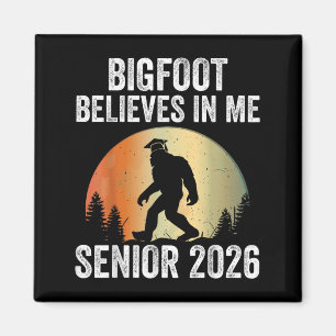 Bigfoot glaubt an mich Senior 2026 Sasquatch Gradu Magnet