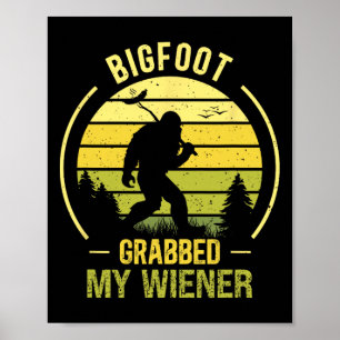 Bigfoot Grabbed Meine Dackel Funny Grillen Sasquat Poster