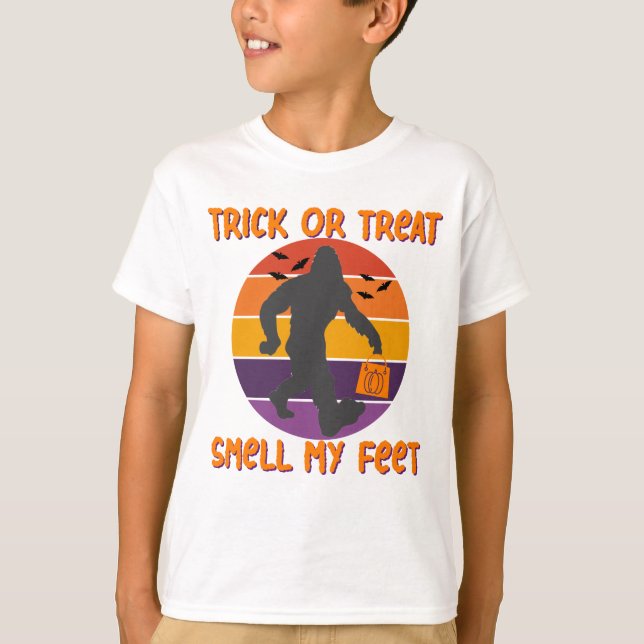 Bigfoot Halloween Trick oder Treat Riechen meine F T-Shirt (Vorderseite)