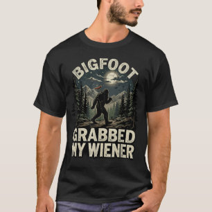 Bigfoot hat mein Würstchen gepackt Lustiges Campen T-Shirt
