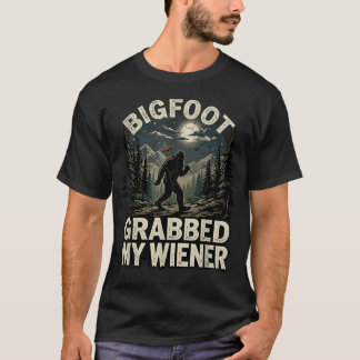 Bigfoot hat mein Würstchen gepackt Lustiges Campen T-Shirt