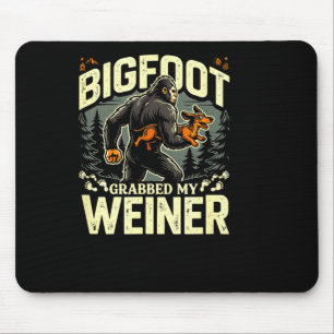 Bigfoot hat mein Würstchen lustiger Camping-Humor Mousepad