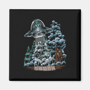 Bigfoot Hiding From Alien In a UFO Hinter Rad Magnet