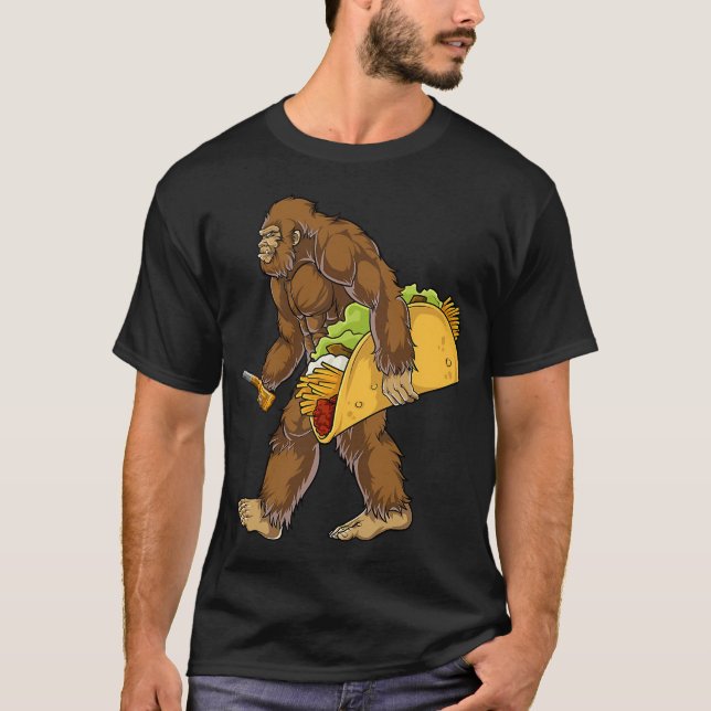 Bigfoot Holding A Tacocarry A Taco Sasquatch T-Shirt (Vorderseite)