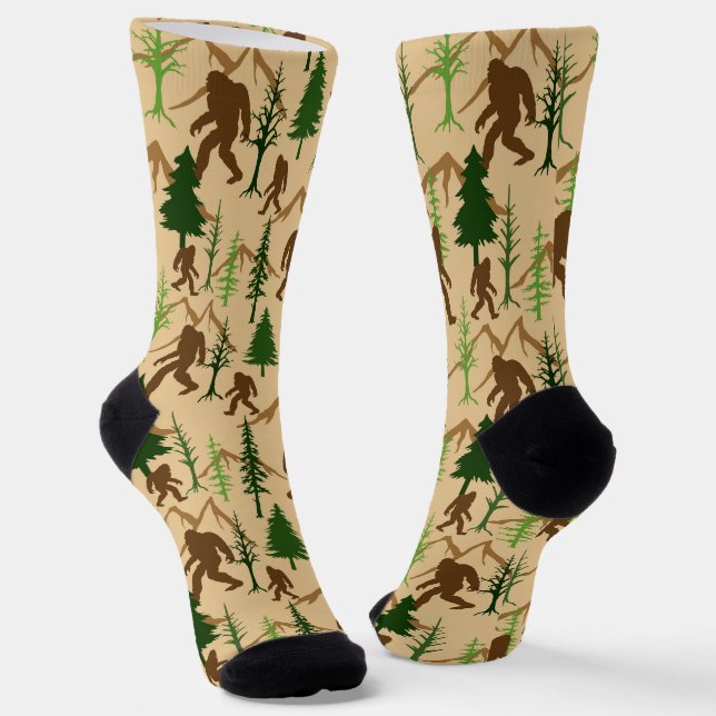 Bigfoot Hunting Novelty Camping Socken (Gewinkelt)