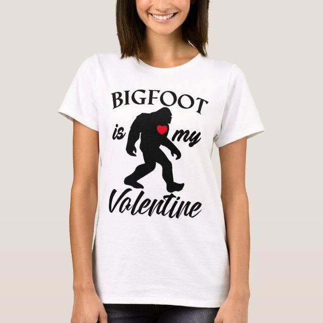 Bigfoot is My Valentine Funny Valentine’s Day T-Shirt (Vorderseite)