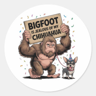 Bigfoot ist eifersüchtig von meinem Chihuahua Runder Aufkleber