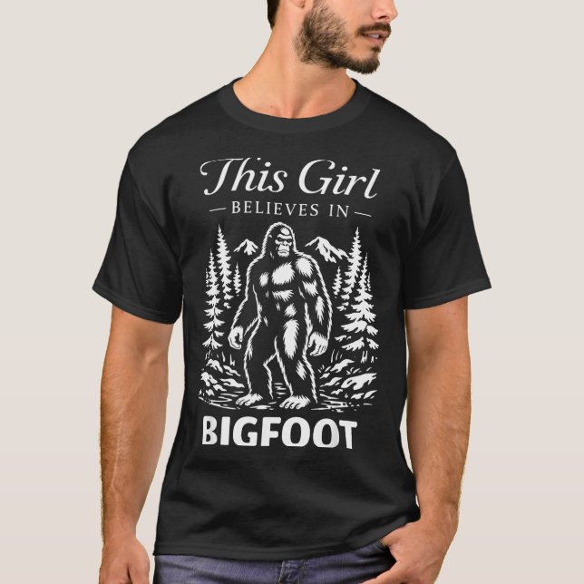 Bigfoot-Mädchen-Gläubiger Sasquatch-Kryptid-Wald T-Shirt (Vorderseite)