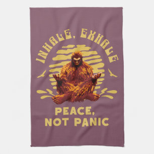 Bigfoot-Meditation Frieden Statt Panik Design Geschirrtuch
