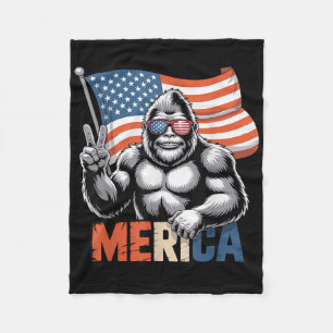 Bigfoot Merica Rock American Flag Patriotic 4. Fleecedecke