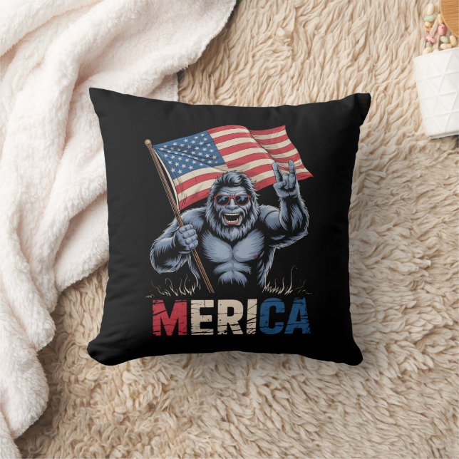 Bigfoot Merica Rock American Flag Patriotic Kissen (Decke)