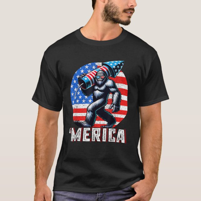 Bigfoot Merica Rock American Flag Patriotic T-Shirt (Vorderseite)