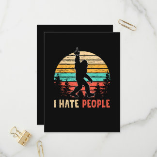 Bigfoot Middle Finger I Hate People Einladungspostkarte