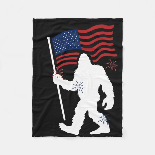 Bigfoot mit amerikanischer Flagge am 4. Juli für H Fleecedecke (Vorderseite)