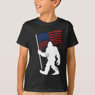 Bigfoot mit amerikanischer Flagge am 4. Juli für H T-Shirt
