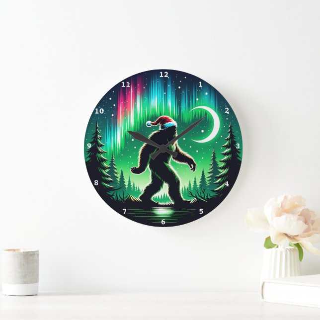 Bigfoot Mit Aurora Borealis und Weihnachtsjubeln Große Wanduhr (Zuhause)