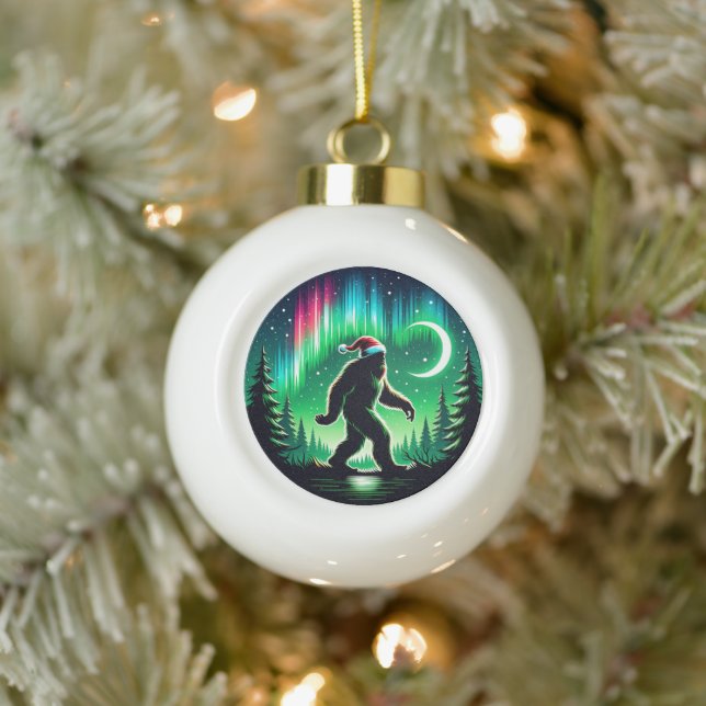 Bigfoot Mit Aurora Borealis und Weihnachtsjubeln Keramik Kugel-Ornament (Baum)