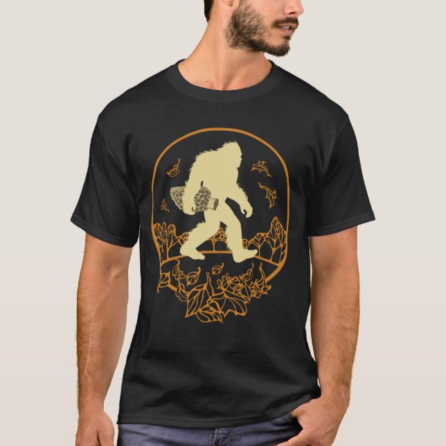 Bigfoot mit Morel Mushroom Wald T-Shirt (Vorderseite)