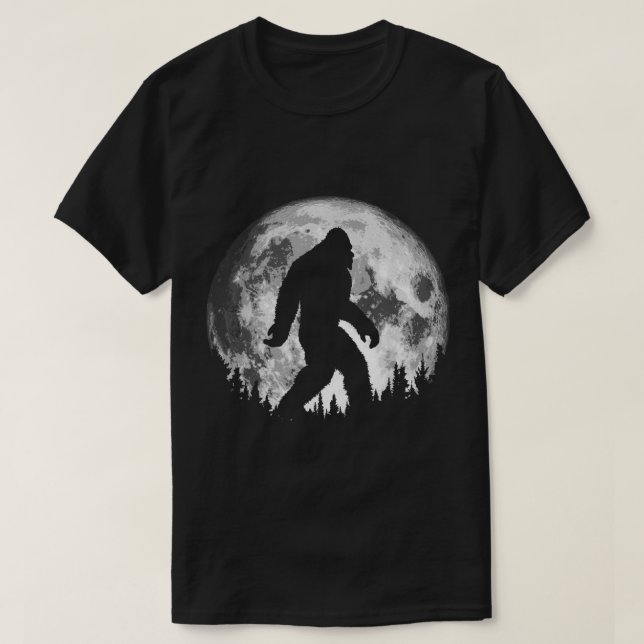Bigfoot Moonlight Forest Silhouette T-Shirt (Design vorne)