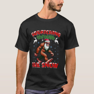 Bigfoot quetschen durch die Weihnachtsmannmütze de T-Shirt