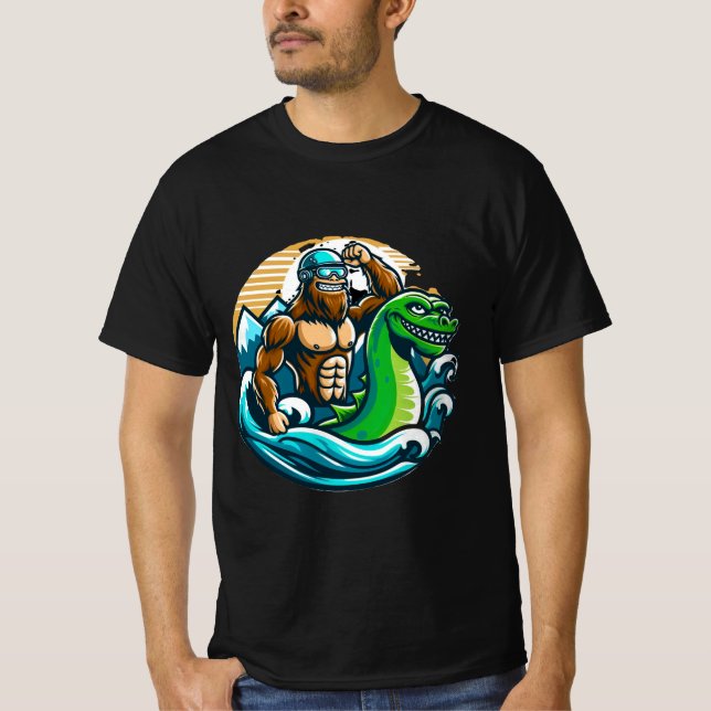 Bigfoot Riding Nessie T-Shirt (Vorderseite)