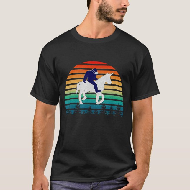Bigfoot Riding Unicorn T-Shirt (Vorderseite)
