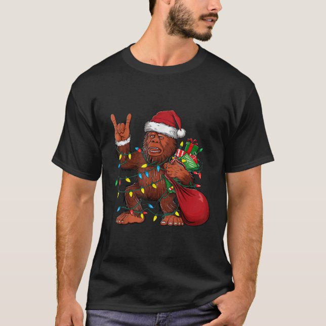 Bigfoot Santa Christmas Tree Lights Funny Xmas Sas T-Shirt (Vorderseite)