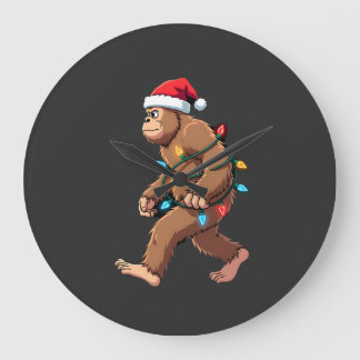 Bigfoot Santa Christmas Tree Lights Xmas Boys Men  Große Wanduhr