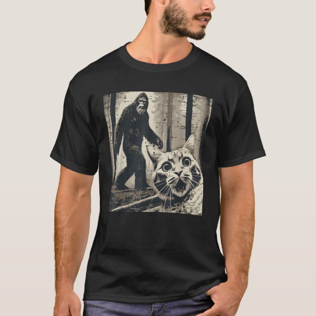 Bigfoot Sasquatch Cat Selfie Funny Meme Kitty Men  T-Shirt (Vorderseite)