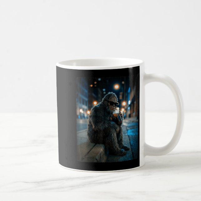 Bigfoot sasquatch drinking iced coffee funny anima kaffeetasse (Rechts)