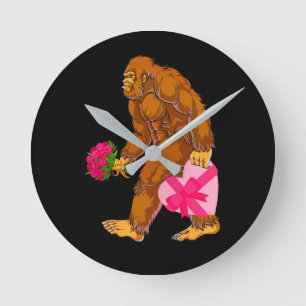 Bigfoot Sasquatch Funny Valentinstag Liebe Runde Wanduhr