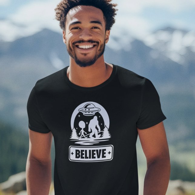 Bigfoot Sasquatch Glauver Alien Ufo Cryptid Mens T-Shirt (Von Creator hochgeladen)