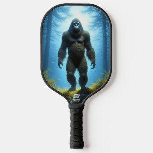 Bigfoot Sasquatch im Wald Pickleball Schläger