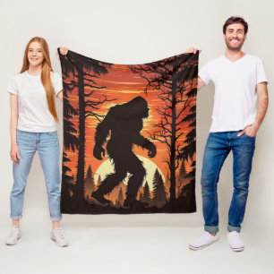 Bigfoot Sasquatch Wald Sonnenuntergang Fleecedecke