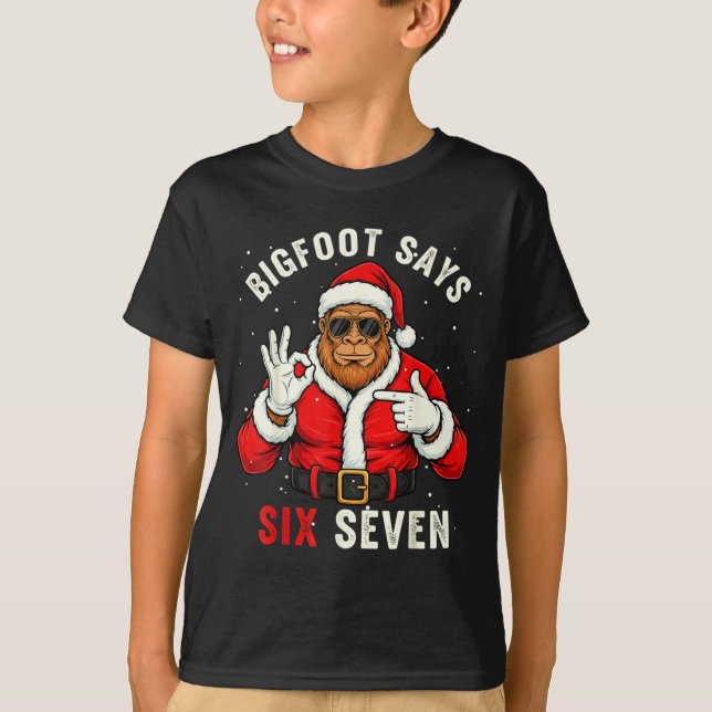 Bigfoot Says Six Seven Funny Christmas 67 Meme Xma T-Shirt (Vorderseite)